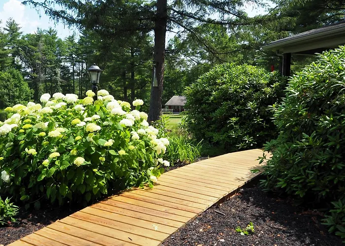 Woodfield Manor - A Sundance Vacations Property